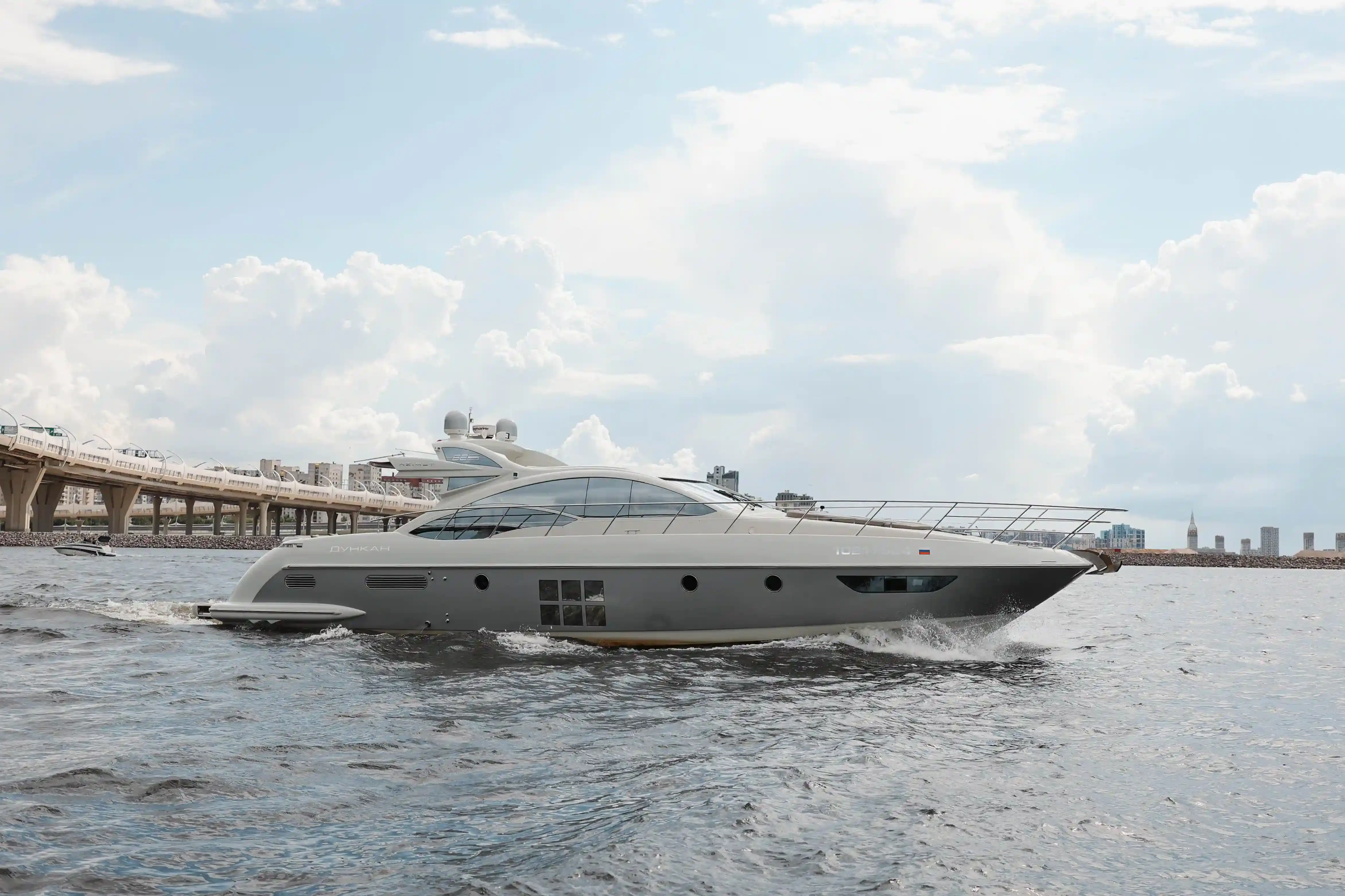 Аренда яхты AZIMUT 62 image- 2